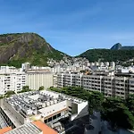Omar do Rio - SQC 143/1320: Moderno Studio com vista p/ Cristo Redentor, Smart TV, Internet 250mbps, a 230m do metrô Siqueira Campos e 10 minutos da Praia de Copacabana